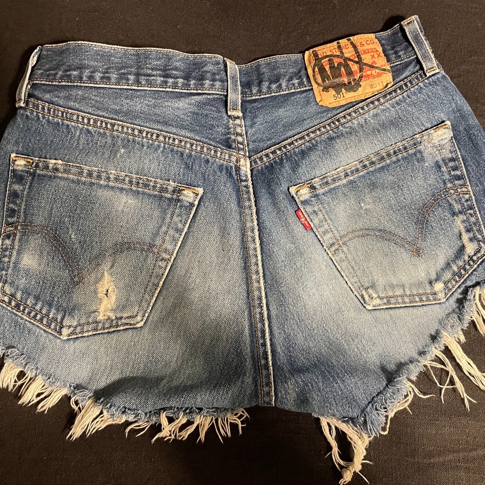 Levi 501 Shorts - Picture 5 of 5